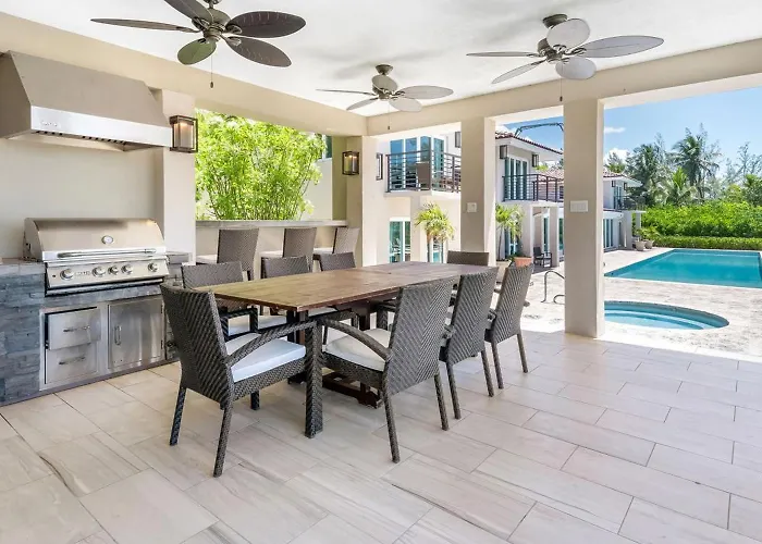 Luxury Villa With A Private Beach! Pool Overlooking The Ocean! West Bay