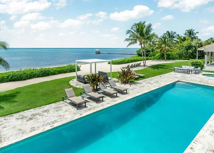 Luxury Villa With A Private Beach! Pool Overlooking The Ocean! West Bay