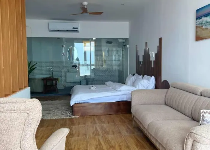 White Panda Beach House, 2Bdrm Duplex Kokrobite