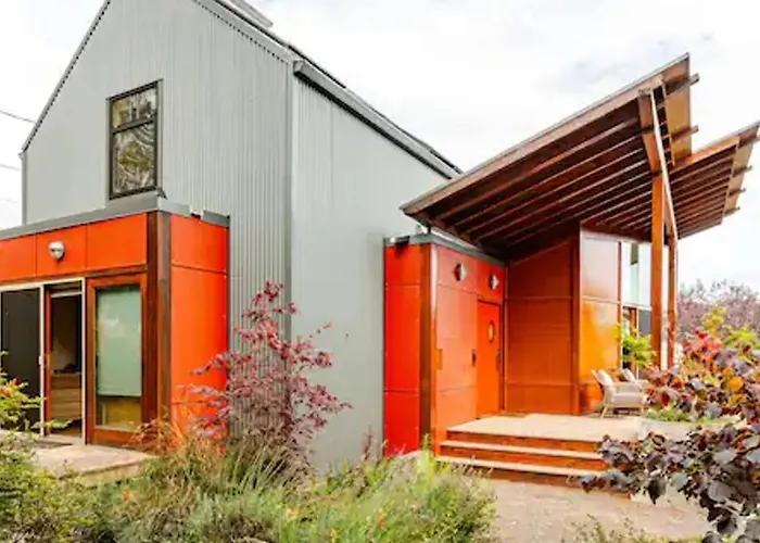 Award-Winning Home - View, Yard, Pets Ok & Office Seattle