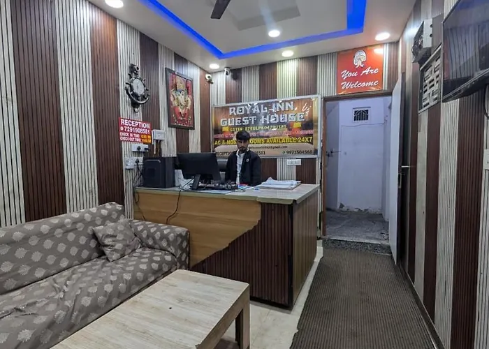 Stay With Roy - Front Of Nizamuddin Railway Station New Delhi