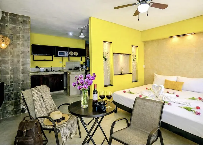 Couples Playa Retreat, King Memory Foam Bed, Full Kitchen, 8 Min Walk To Beach & Cenote 3B Playa del Carmen