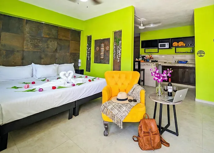 Romantic Apartment For You With King Memory Foam Bed, Full Kitchen, Beach 8 Min In Pdc 4B Playa del Carmen