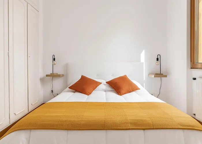 5 Min From Bus Stop- Wi-Fi & Relax-