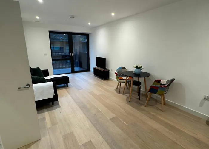 2 Bed Apartment London