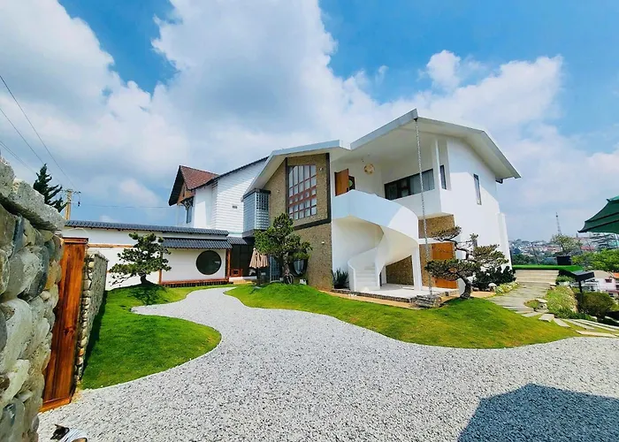 Lacle- Bb'S Garden Da Lat