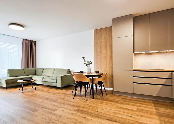 Klimatizovany Apartman V Parku So Zahradou A Garazovym Parkovanim Trnava