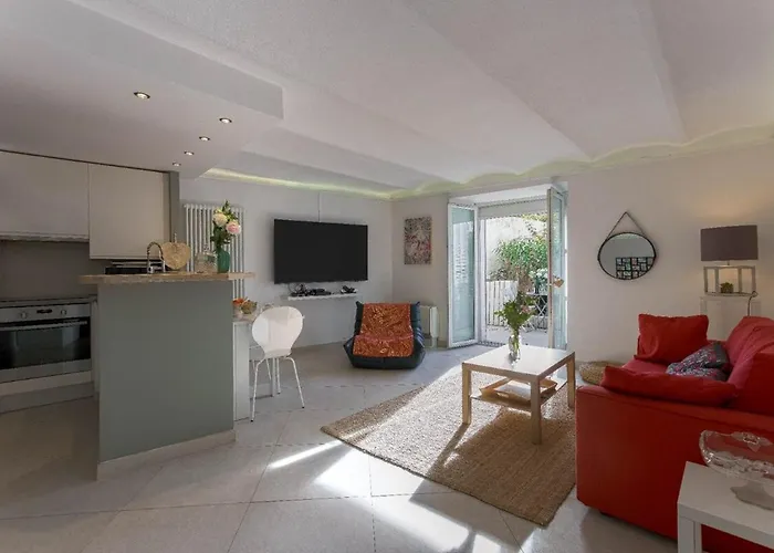 Louison Balcony, Quiet Area, 7Mn From Beach Cannes