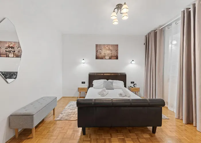 Central Hideaway - Peaceful 1-Bedroom Apartment In The Heart Of Bucharest