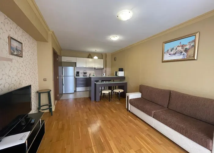 Apartcomplex Splendid Saints Constantine and Helena