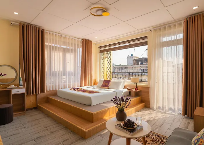 Sweet Lavender Hotel - Ngay Cho Dem Da Lat