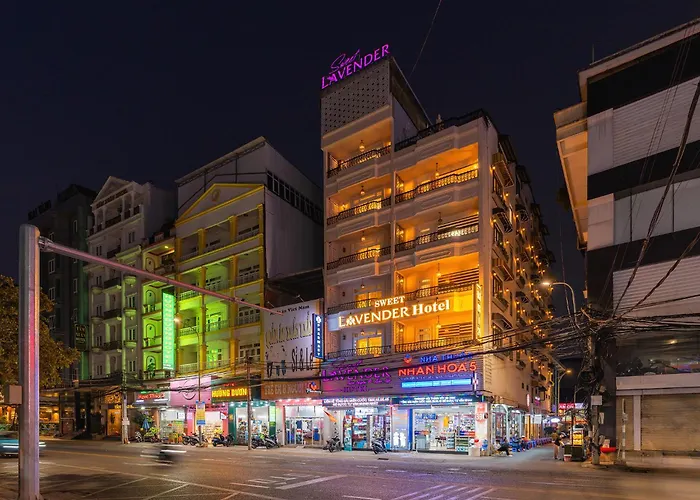 Sweet Lavender Hotel - Ngay Cho Dem Da Lat