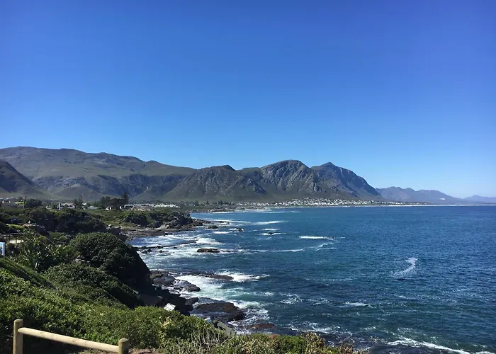 The Lily House Hermanus - Central Private Cottages