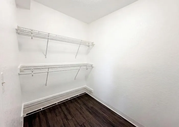 Intown Suites Extended Stay Louisville Ky - Preston Hwy