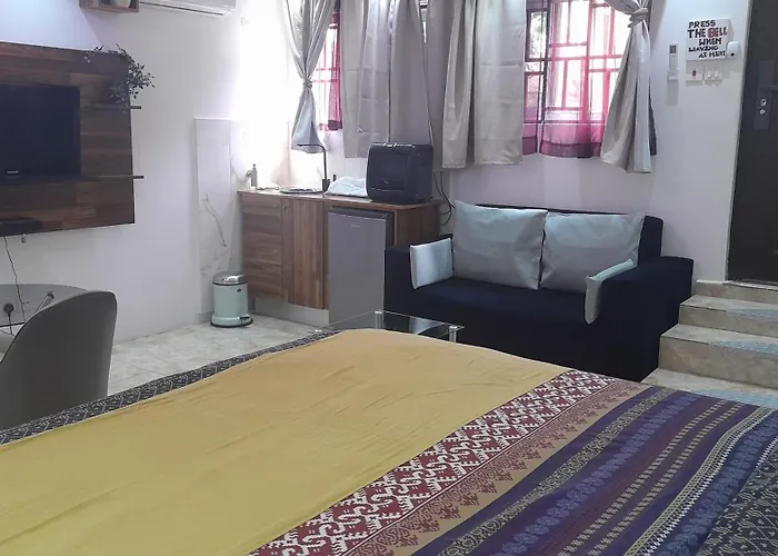 Cheers Guesthouse Botianaw