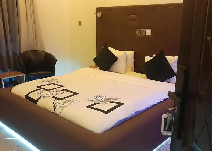 Cheers Guesthouse Botianaw