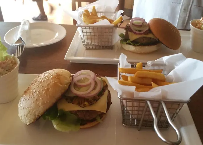 Smugglers Cove Beach Resort & Hotel Nadi