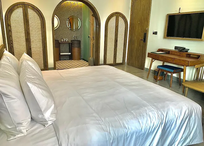 The Mystery Con Dao Hotel Chi Khu Co Ong