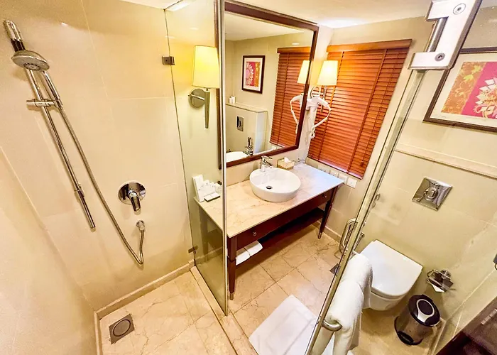 The Raviz Kadavu, Kozhikode Hotel
