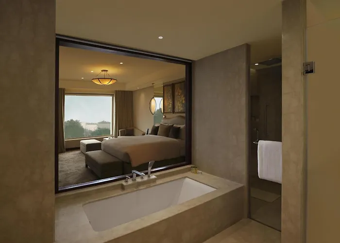 Doubletree By Hilton Agra Hotel