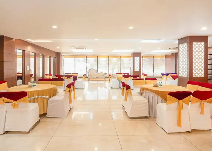 Treebo Premium Grand Legacy Elite With Roof Top Cafe Dehradun