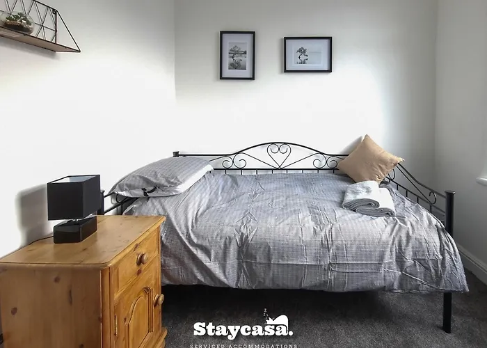 Spacious 6-Bed With Large Patio And Free Parking Manchester