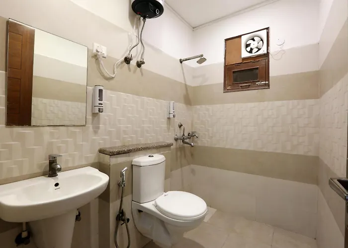 Glinzer Noida Hotel