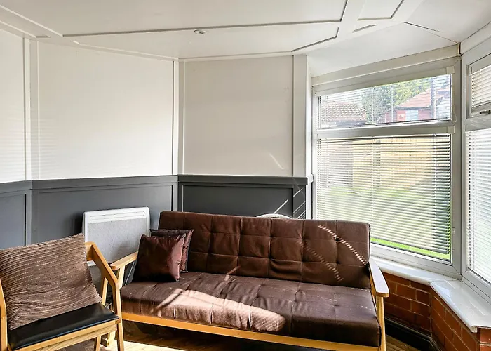 5Br Manchester Home Jacuzzi, Garden & Parking