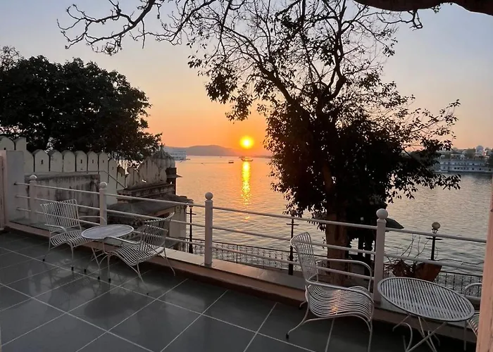 Paddy'S Loft The Lake View Hostel Udaipur