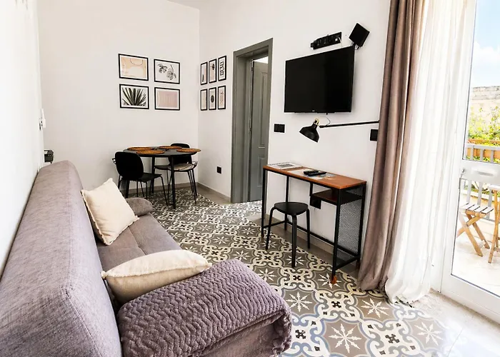 Iris -Paola Modern Townhouse Apartment