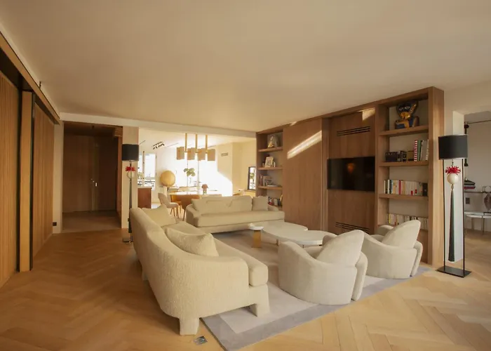 Luxueux Appartement Avec Balcon, Champs Elysees Paris