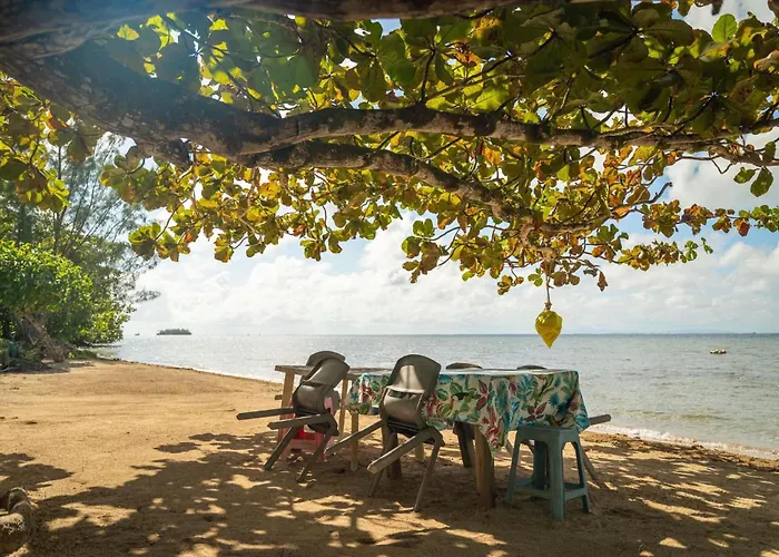 Fare Faaroa Lodge Raiatea