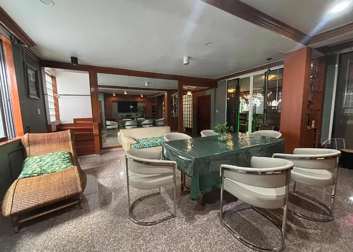 The Oasis On 8 Cozy Homestay & Cafe Bangkok