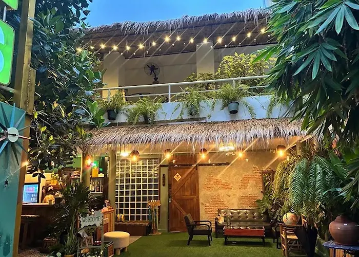 The Oasis On 8 Cozy Homestay & Cafe Bangkok