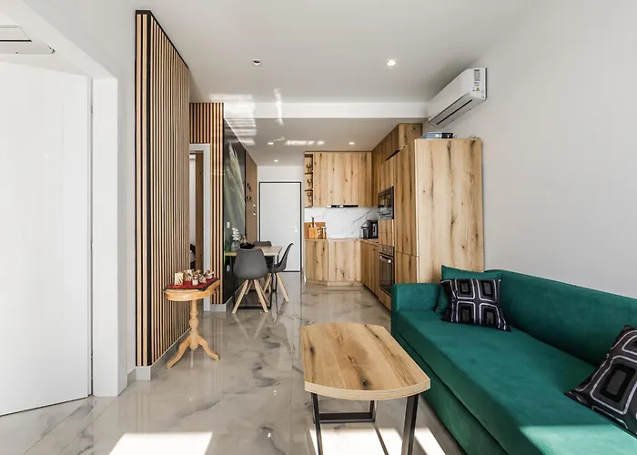 The Butterfly Apartment | Seafront & Amazing Views By Pikhost Lezhe