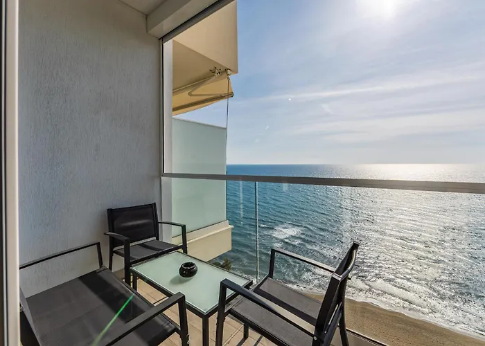 The Butterfly Apartment | Seafront & Amazing Views By Pikhost Lezhe
