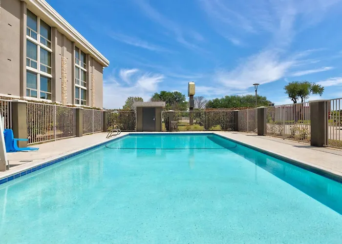 La Quinta By Wyndham Dallas I-35 Walnut Hill Ln Oldham
