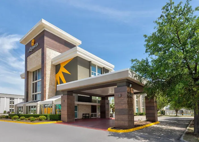 La Quinta By Wyndham Dallas I-35 Walnut Hill Ln Oldham