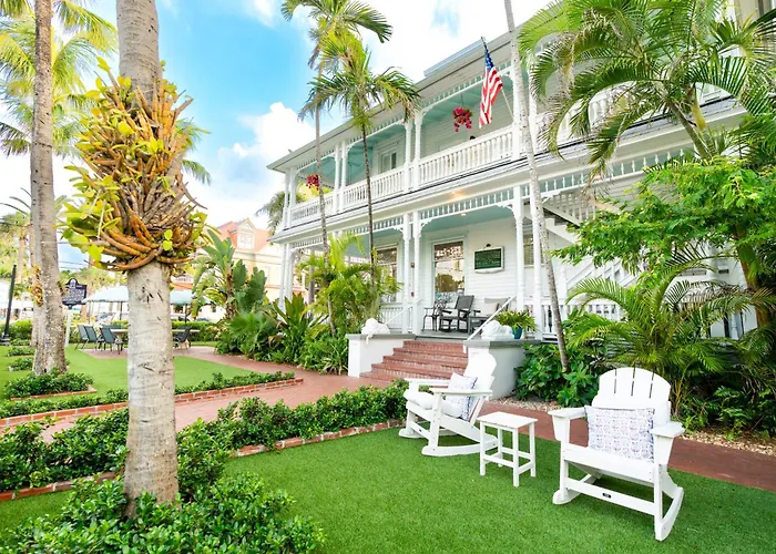 Southernmost Point Guest House & Garden Bar Key West