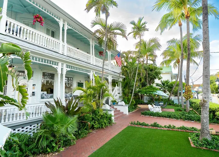Southernmost Point Guest House & Garden Bar Key West