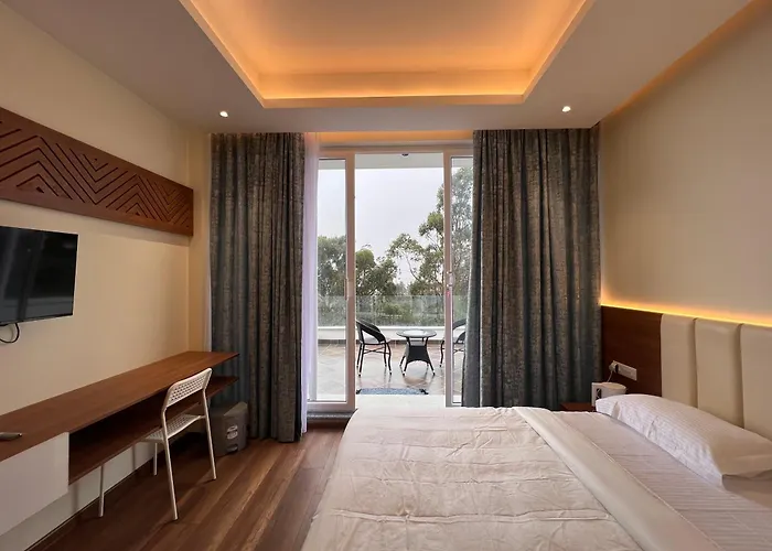 Golden Creeper, Luxe Villa Kodaikanal