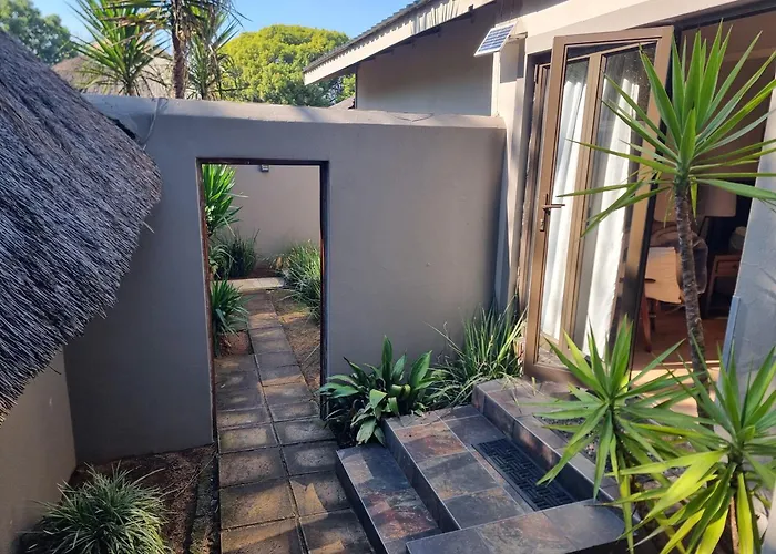 Aerotropolis Guest Lodge Kempton Park