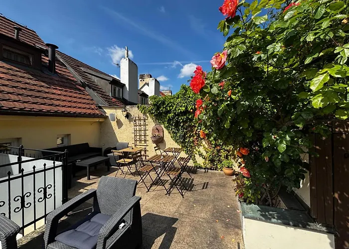 Lh Hotel Golden Wheel Prague