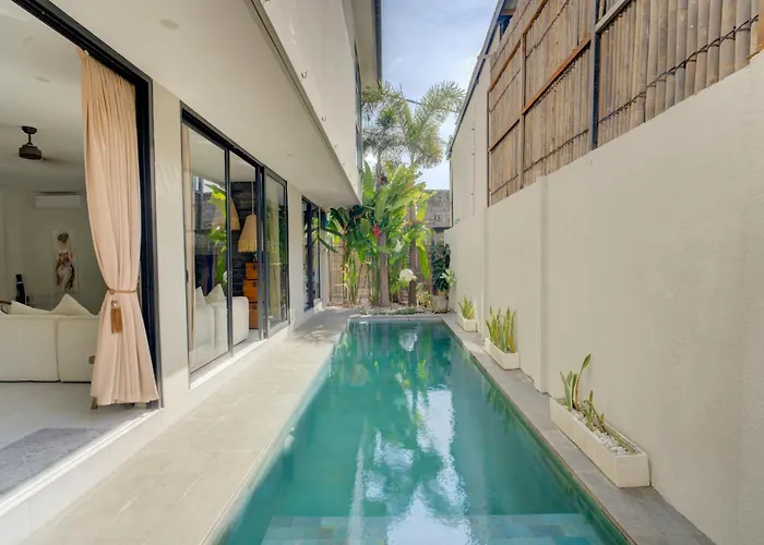 Stylish 4Br Villa With Private Pool In Batu Bolong Canggu 