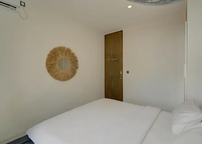 Stylish 4Br Villa With Private Pool In Batu Bolong Canggu 