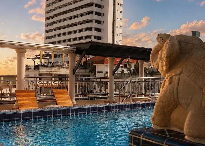 Whitehouse Condotel Pattaya