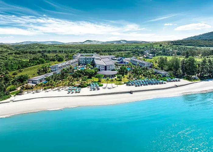 Le Meridien Khao Lak Resort & Spa