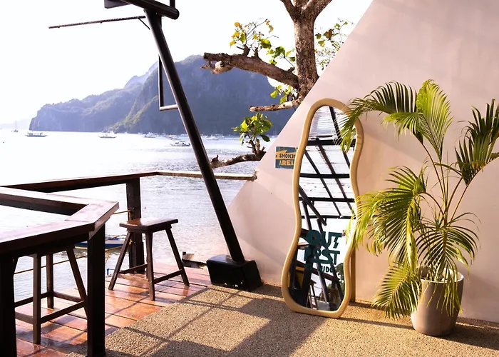 Outpost Beach Hostel El Nido