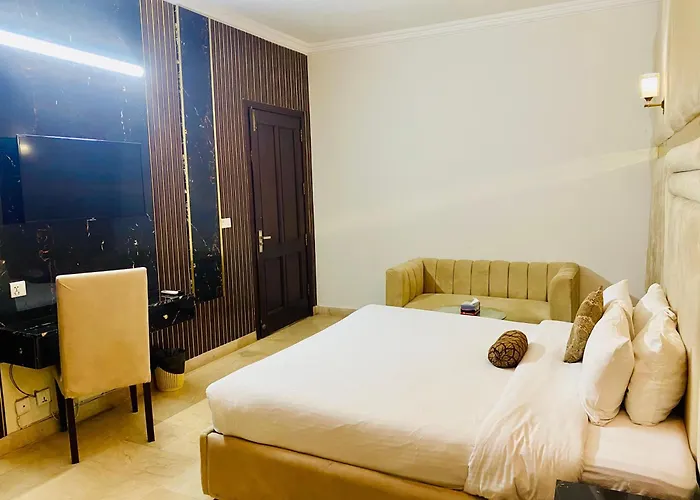 Royal Luxus Guest House Islamabad