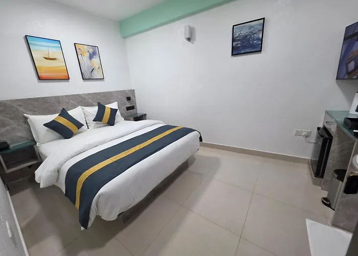 Tour Inn Male
